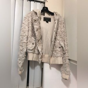 Comfortable fabric . vintage white jacket with a hoodie & pockets on the side